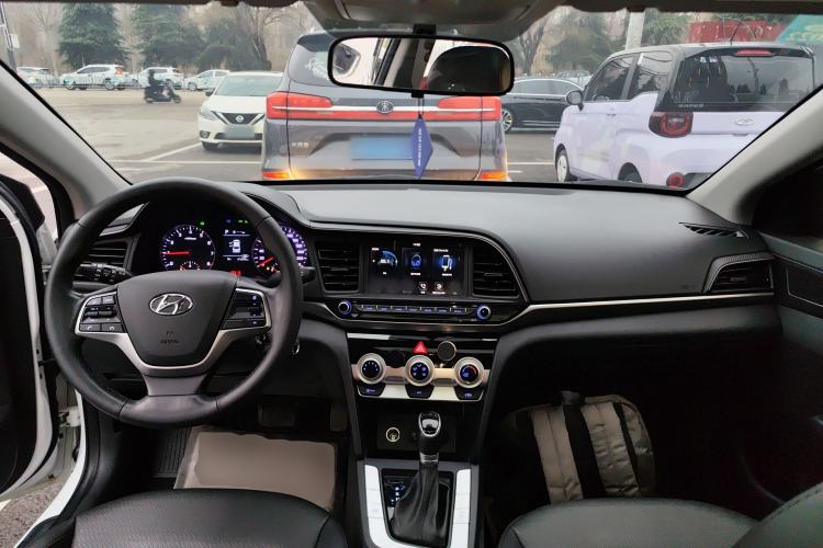 Used Hyundai Elantra (6th Generation / Lingdong) 2019 1.5L CVT ZhiXuan – Elite Version Center Console