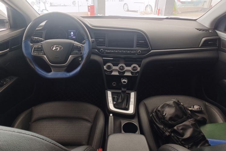 Used Hyundai Elantra (6th Generation / Lingdong) 2019 1.5L CVT ZhiXuan – Elite Version Center Console