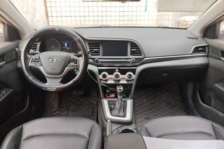 Used Hyundai Elantra (6th Generation / Lingdong) 2019 1.5L CVT ZhiXuan – Elite Version Center Console