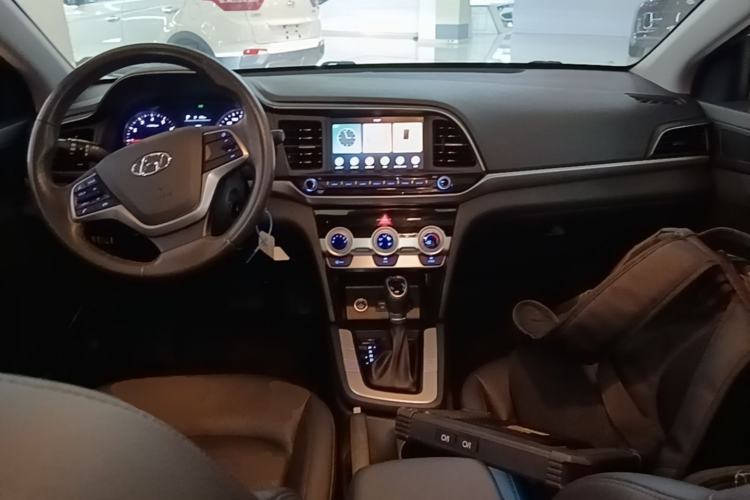 Used Hyundai Elantra (6th Generation / Lingdong) 2019 1.5L CVT ZhiXuan – Elite Version Center Console