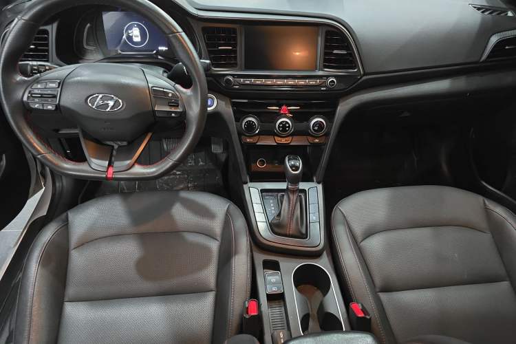 Used Hyundai Elantra (6th Generation / Lingdong) 2019 1.4T Dual-Clutch Xuan Dong · Dynamic Model Center Console