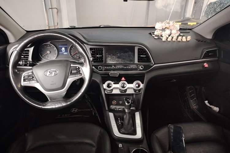 Used Hyundai Elantra (6th Generation / Lingdong) 2019 1.5L CVT ZhiXuan – Elite Version Center Console