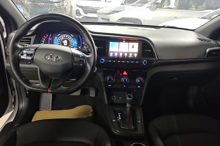 Used Hyundai Elantra (6th Generation / Lingdong) 2019 1.4T Dual-Clutch Xuan Dong · Dynamic Model Center Console
