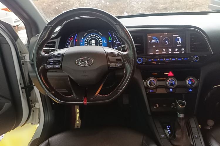 Used Hyundai Elantra (6th Generation / Lingdong) 2019 1.4T Dual-Clutch Xuan Dong · Dynamic Model Center Console
