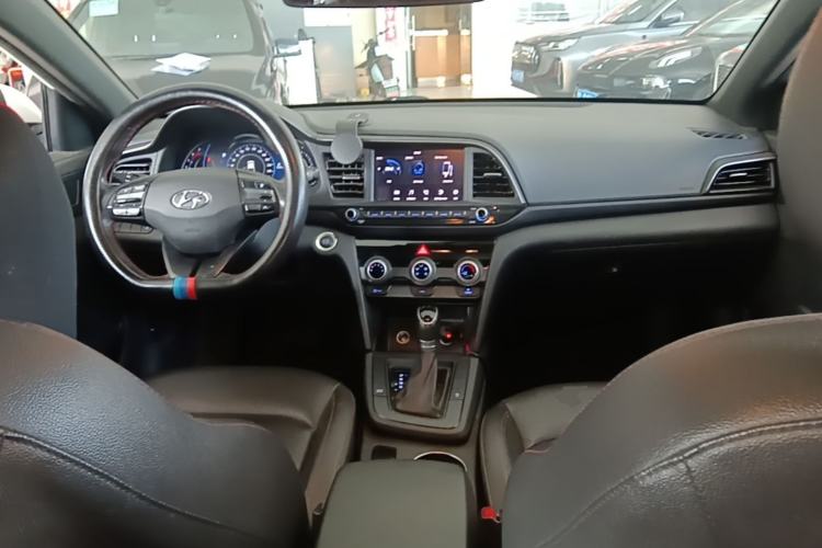Used Hyundai Elantra (6th Generation / Lingdong) 2019 1.4T Dual-Clutch Xuan Dong · Dynamic Model Center Console