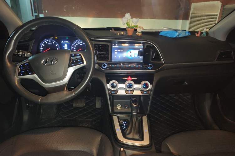Used Hyundai Elantra (6th Generation / Lingdong) 2019 1.5L CVT ZhiXuan – Elite Version Center Console