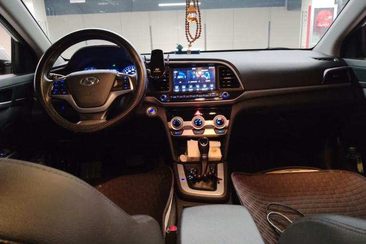 Used Hyundai Elantra (6th Generation / Lingdong) 2019 1.5L CVT ZhiXuan – Elite Version Center Console