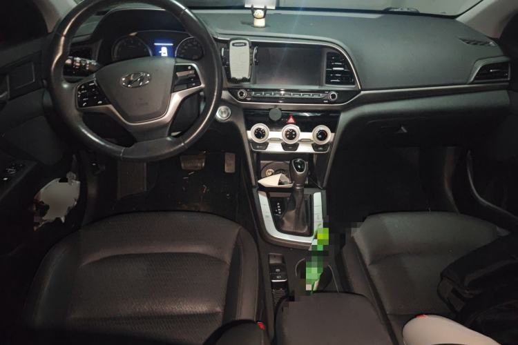 Used Hyundai Elantra (6th Generation / Lingdong) 2019 1.5L CVT ZhiXuan – Elite Version Center Console