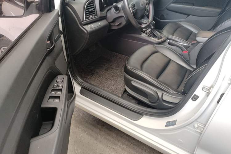 Used Hyundai Elantra (6th Generation / Lingdong)  Driver Seat