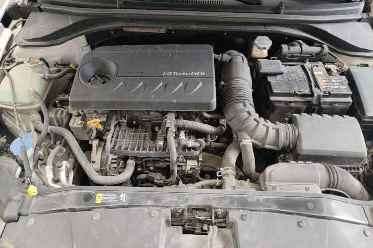 Used Hyundai Elantra (6th Generation / Lingdong)  Engine Bay
