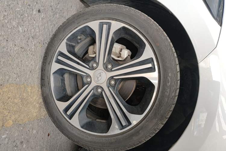 Used Hyundai Elantra (6th Generation / Lingdong) 2019 1.4T Dual-Clutch Xuan Dong · Dynamic Model Exterior 4