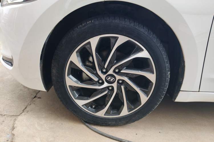 Used Hyundai Elantra (6th Generation / Lingdong) 2019 1.4T Dual-Clutch Xuan Dong · Dynamic Model Exterior 4