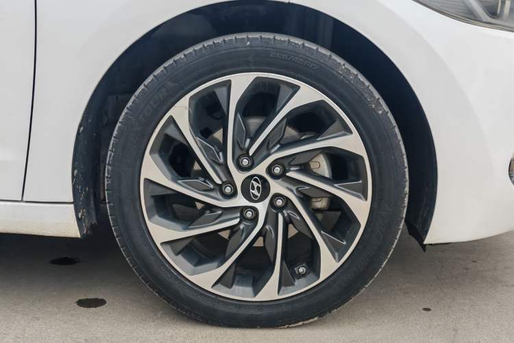 Used Hyundai Elantra (6th Generation / Lingdong) 2019 1.4T Dual-Clutch Xuan Dong · Dynamic Model Exterior 4