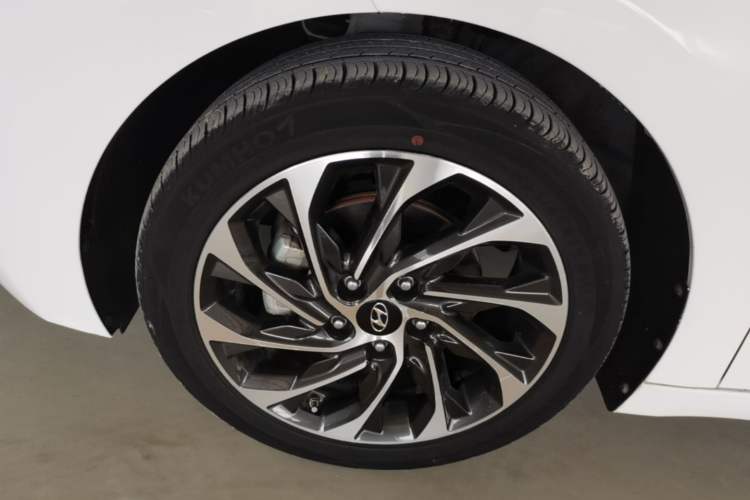 Used Hyundai Elantra (6th Generation / Lingdong) 2019 1.4T Dual-Clutch Xuan Dong · Dynamic Model Exterior 4