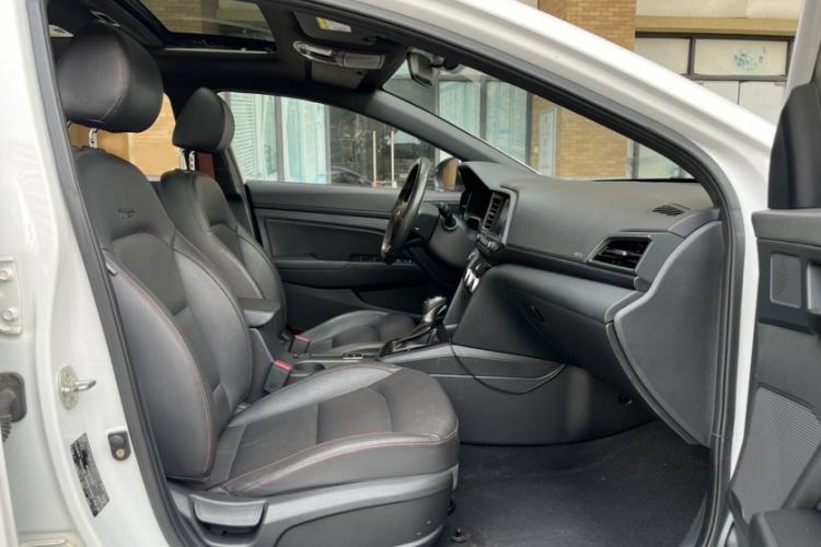 Used Hyundai Elantra (6th Generation / Lingdong) 2019 1.4T Dual-Clutch Xuan Dong · Dynamic Model Exterior 4