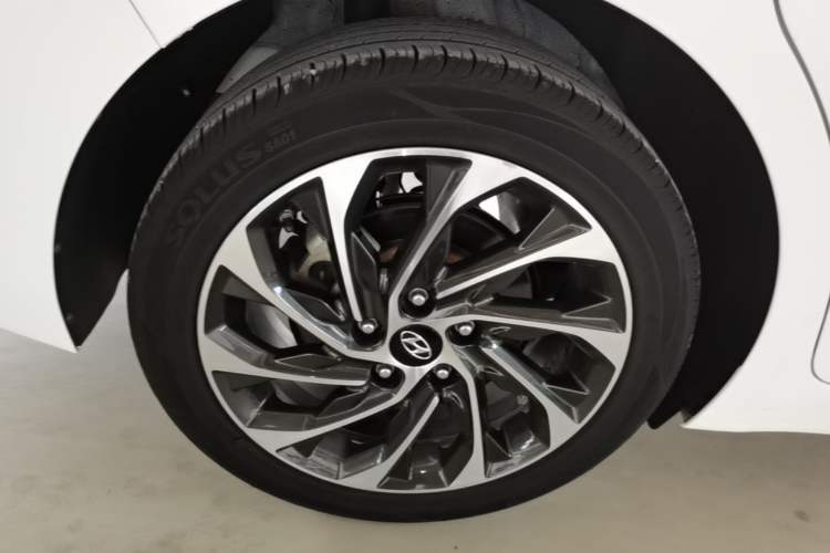 Used Hyundai Elantra (6th Generation / Lingdong) 2019 1.4T Dual-Clutch Xuan Dong · Dynamic Model Exterior 5