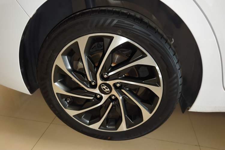 Used Hyundai Elantra (6th Generation / Lingdong) 2019 1.4T Dual-Clutch Xuan Dong · Dynamic Model Exterior 5