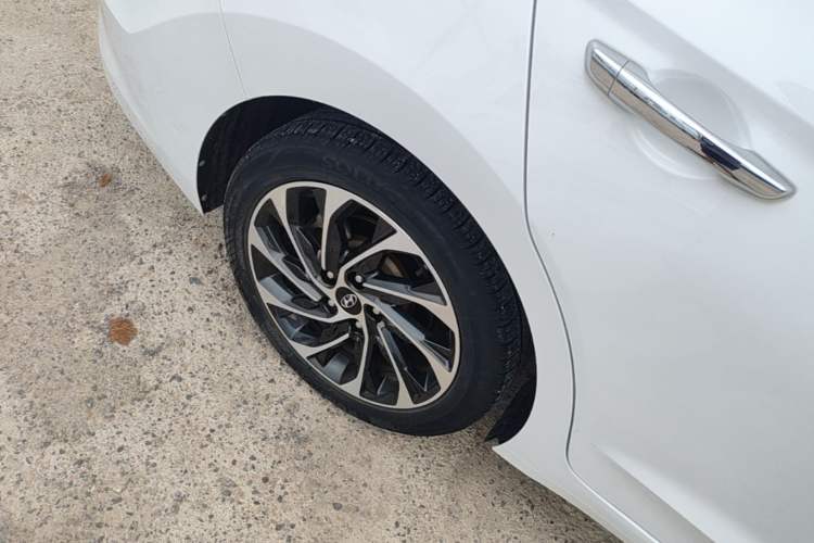 Used Hyundai Elantra (6th Generation / Lingdong) 2019 1.4T Dual-Clutch Xuan Dong · Dynamic Model Exterior 5