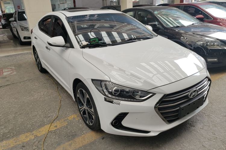 Used Hyundai Elantra (6th Generation / Lingdong)  Front Right 45 Deg