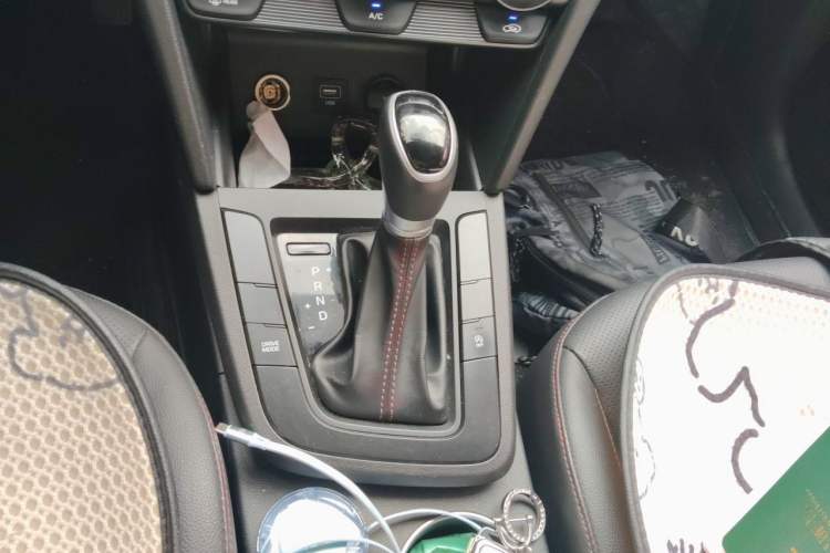 Used Hyundai Elantra (6th Generation / Lingdong) 2019 1.4T Dual-Clutch Xuan Dong · Dynamic Model Gear Lever