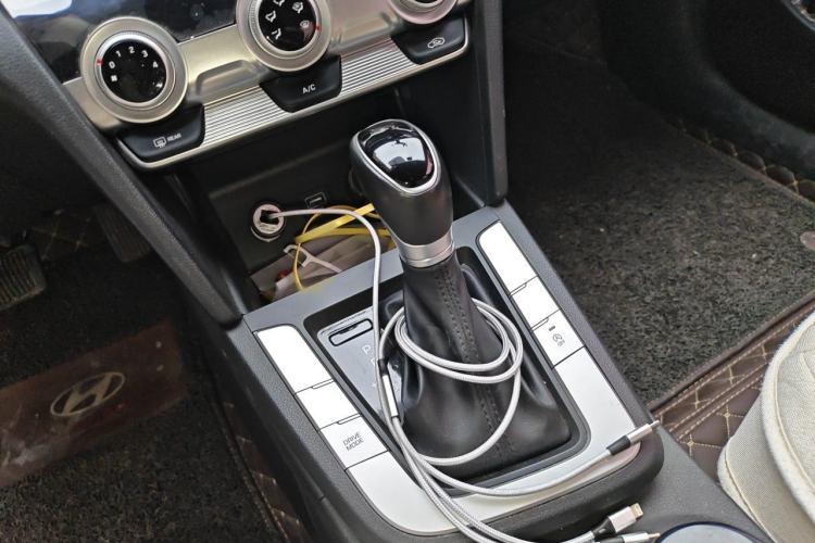 Used Hyundai Elantra (6th Generation / Lingdong) 2019 1.5L CVT ZhiXuan – Elite Version Gear Lever