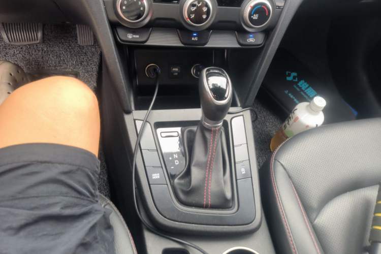 Used Hyundai Elantra (6th Generation / Lingdong) 2019 1.4T Dual-Clutch Xuan Dong · Dynamic Model Gear Lever
