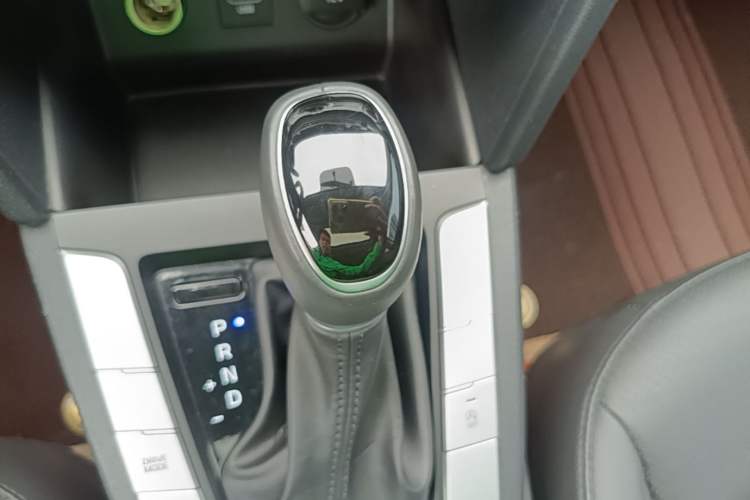 Used Hyundai Elantra (6th Generation / Lingdong) 2019 1.5L CVT ZhiXuan – Elite Version Gear Lever
