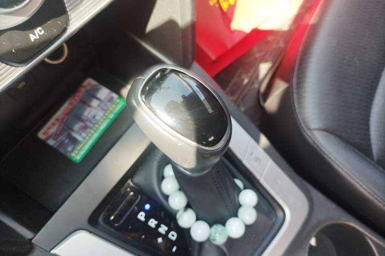 Used Hyundai Elantra (6th Generation / Lingdong) 2019 1.5L CVT ZhiXuan – Elite Version Gear Lever