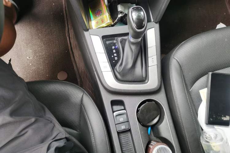 Used Hyundai Elantra (6th Generation / Lingdong) 2019 1.5L CVT ZhiXuan – Elite Version Gear Lever