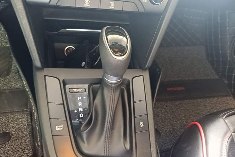 Used Hyundai Elantra (6th Generation / Lingdong) 2019 1.4T Dual-Clutch Xuan Dong · Dynamic Model Gear Lever
