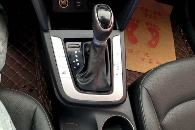 Used Hyundai Elantra (6th Generation / Lingdong) 2019 1.5L CVT ZhiXuan – Elite Version Gear Lever