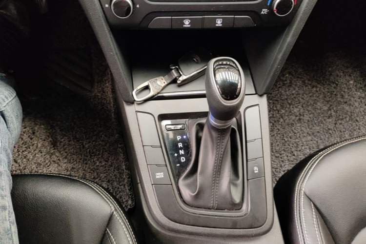 Used Hyundai Elantra (6th Generation / Lingdong)  Gear Lever