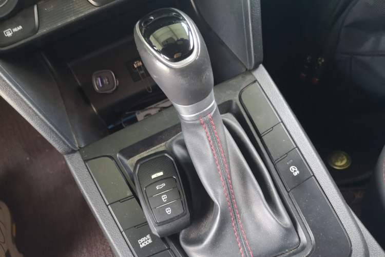 Used Hyundai Elantra (6th Generation / Lingdong) 2019 1.4T Dual-Clutch Xuan Dong · Dynamic Model Gear Lever