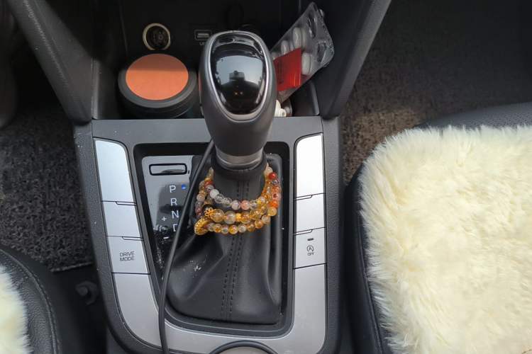 Used Hyundai Elantra (6th Generation / Lingdong) 2019 1.5L CVT ZhiXuan – Elite Version Gear Lever