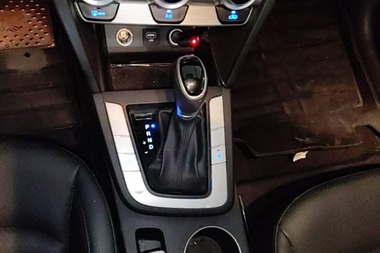 Used Hyundai Elantra (6th Generation / Lingdong) 2019 1.5L CVT ZhiXuan – Elite Version Gear Lever