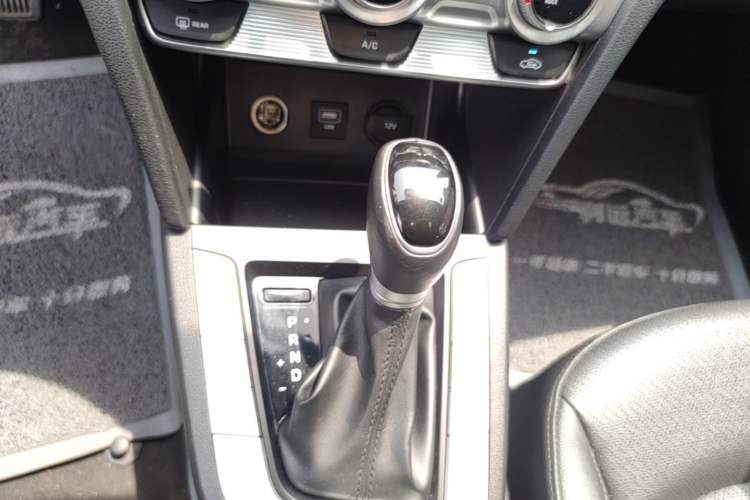 Used Hyundai Elantra (6th Generation / Lingdong) 2019 1.5L CVT ZhiXuan – Elite Version Gear Lever