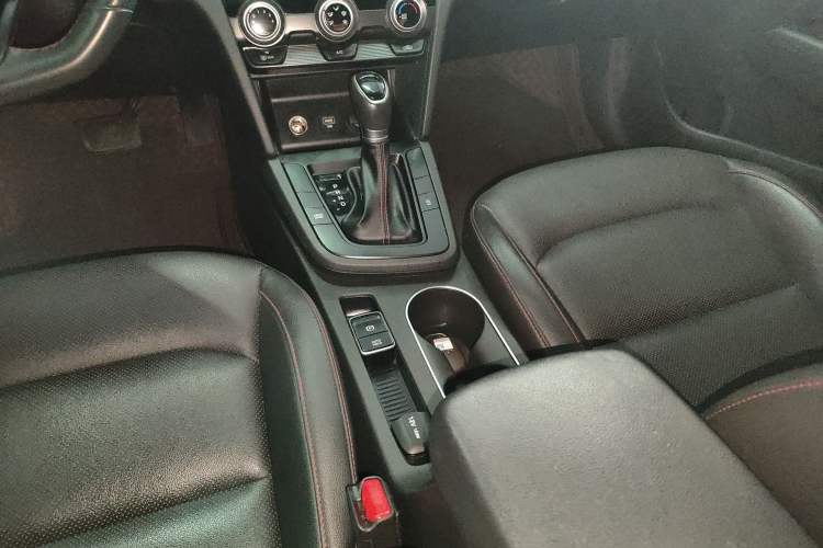 Used Hyundai Elantra (6th Generation / Lingdong) 2019 1.4T Dual-Clutch Xuan Dong · Dynamic Model Gear Lever