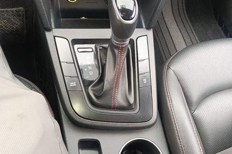 Used Hyundai Elantra (6th Generation / Lingdong) 2019 1.4T Dual-Clutch Xuan Dong · Dynamic Model Gear Lever