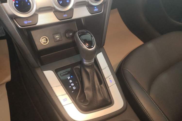 Used Hyundai Elantra (6th Generation / Lingdong) 2019 1.5L CVT ZhiXuan – Elite Version Gear Lever