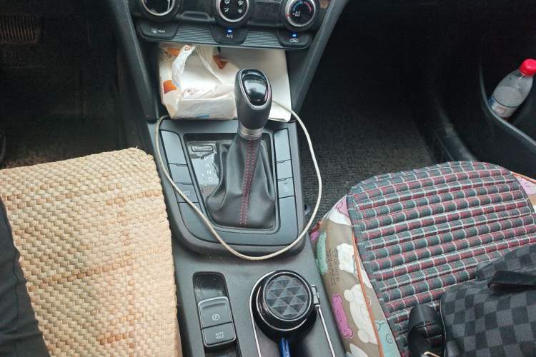 Used Hyundai Elantra (6th Generation / Lingdong) 2019 1.4T Dual-Clutch Xuan Dong · Dynamic Model Gear Lever