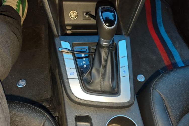 Used Hyundai Elantra (6th Generation / Lingdong) 2019 1.5L CVT ZhiXuan – Elite Version Gear Lever