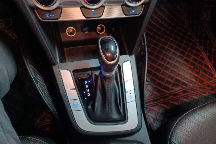 Used Hyundai Elantra (6th Generation / Lingdong) 2019 1.5L CVT ZhiXuan – Elite Version Gear Lever