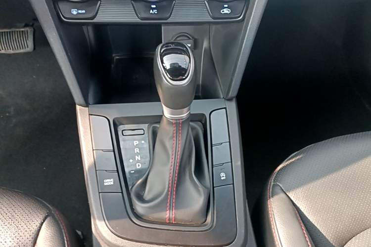 Used Hyundai Elantra (6th Generation / Lingdong) 2019 1.4T Dual-Clutch Xuan Dong · Dynamic Model Gear Lever