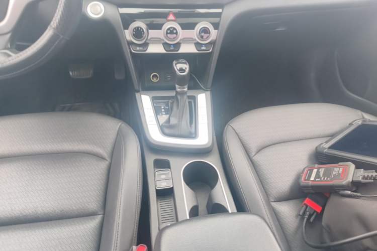 Used Hyundai Elantra (6th Generation / Lingdong) 2019 1.5L CVT ZhiXuan – Elite Version Gear Lever