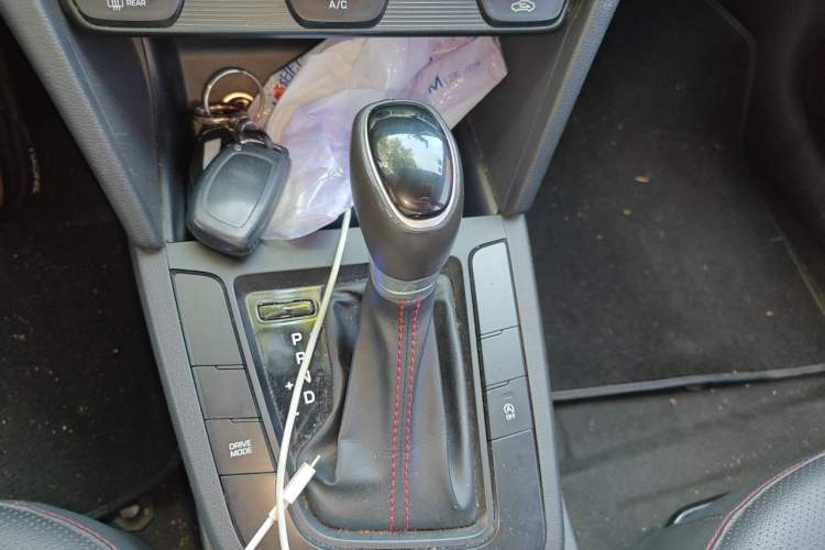 Used Hyundai Elantra (6th Generation / Lingdong) 2019 1.4T Dual-Clutch Xuan Dong · Dynamic Model Gear Lever