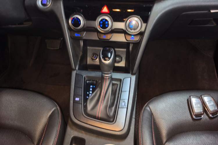 Used Hyundai Elantra (6th Generation / Lingdong) 2019 1.4T Dual-Clutch Xuan Dong · Dynamic Model Gear Lever