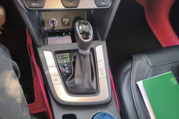 Used Hyundai Elantra (6th Generation / Lingdong) 2019 1.5L CVT ZhiXuan – Elite Version Gear Lever