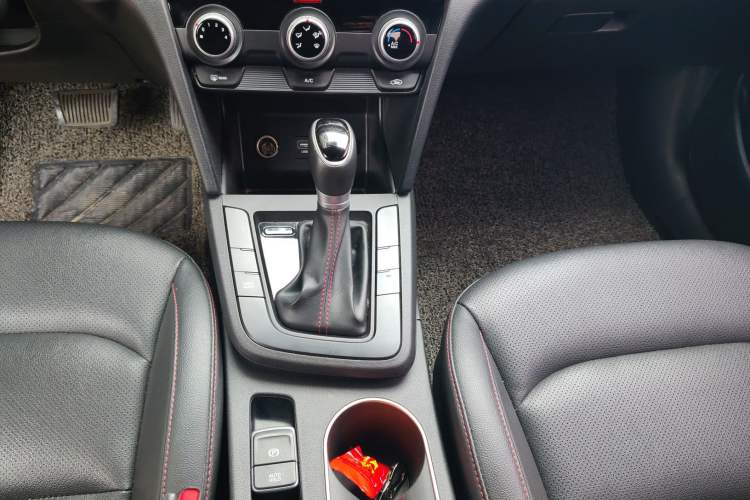 Used Hyundai Elantra (6th Generation / Lingdong) 2019 1.4T Dual-Clutch Xuan Dong · Dynamic Model Gear Lever