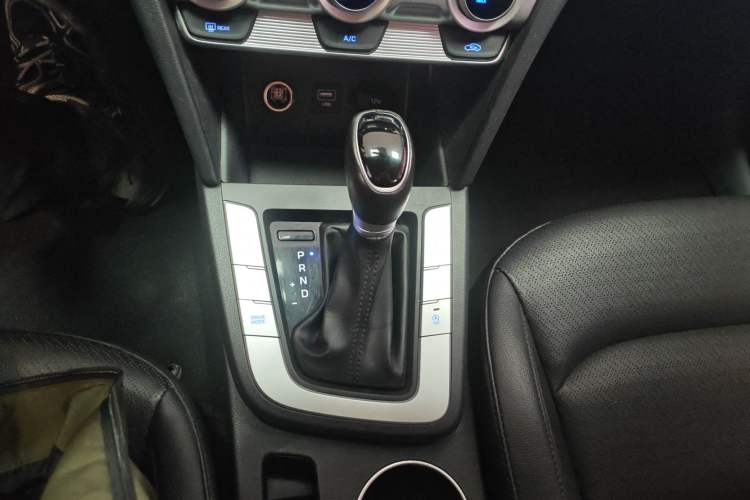 Used Hyundai Elantra (6th Generation / Lingdong) 2019 1.5L CVT ZhiXuan – Elite Version Gear Lever