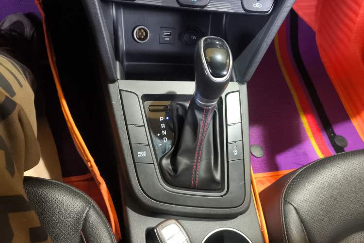 Used Hyundai Elantra (6th Generation / Lingdong) 2019 1.4T Dual-Clutch Xuan Dong · Dynamic Model Gear Lever